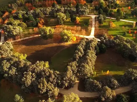 Terreno en venta de 2.018,57 m² en Pinares de Santa Clara