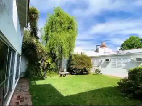 Casa 6 ambientes con 4 baños