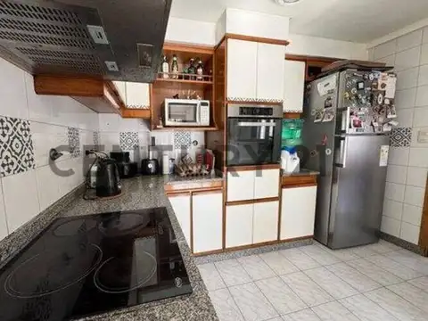 Casa 6 ambientes con 3 baños