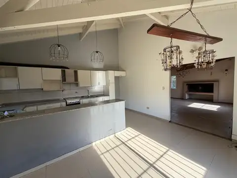 Casa en Alquiler en La Lonja, USD 1.400
