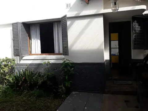 Casa en venta - 1 Dormitorio 1 Baño - Cochera - 180Mts2 - La Plata