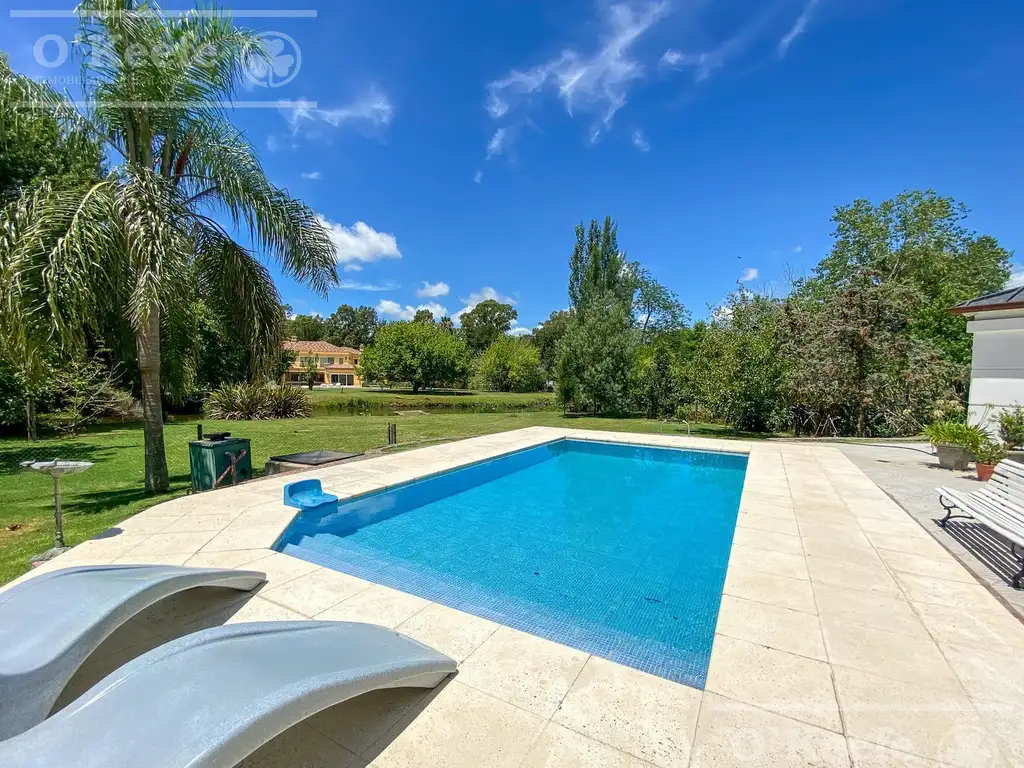 Casa en Venta - 4 dormitorios - USD 1.300.000