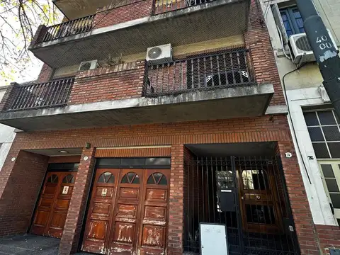 SEMIPISO 4 AMB. 5º PISO CON BCON AL FRENTE COCHERA CUB.