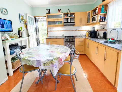 Casa 5 ambientes con 2 baños