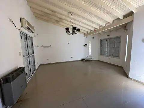 Casa 3 ambientes con 2 baños