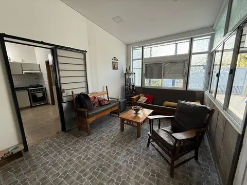 Venta casa 3 amb. William Morris cochera quincho