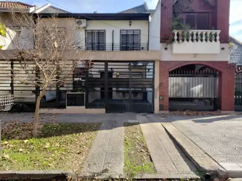 Venta duplex 4 ambientes con cochera y patio