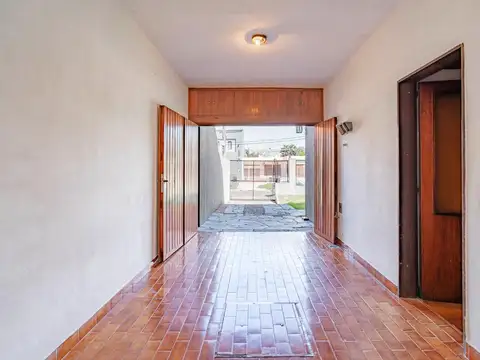 VENTA  CASA 6 AMBIENTES TAPIALES