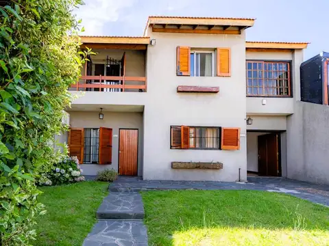 VENTA  CASA 6 AMBIENTES TAPIALES