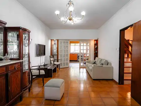 Casa en venta de 6 ambientes Tapiales