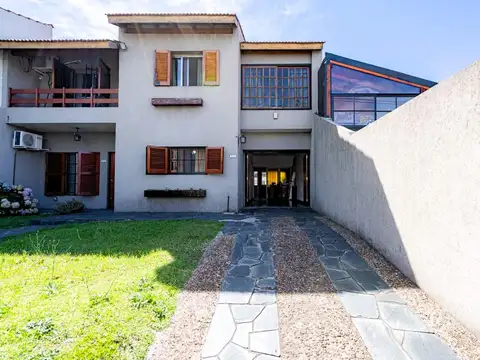Casa 6 ambientes con 3 baños