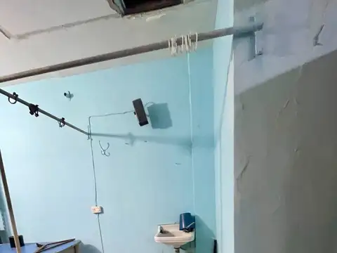 LOCAL EN GALERIA SOBRE AVENIDA RIVADAVIA, BAJAS EXPENSAS. ZONA COMERCIAL