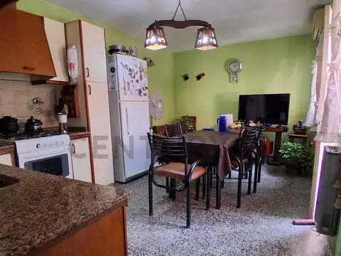 Casa 5 ambientes con 1 baño