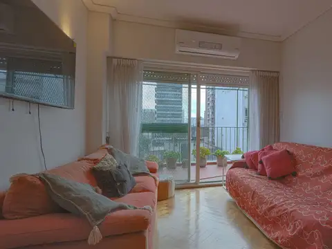 Venta PH de 4 ambientes, al frente, con terraza propia, baulera y doble cochera, en Belgrano