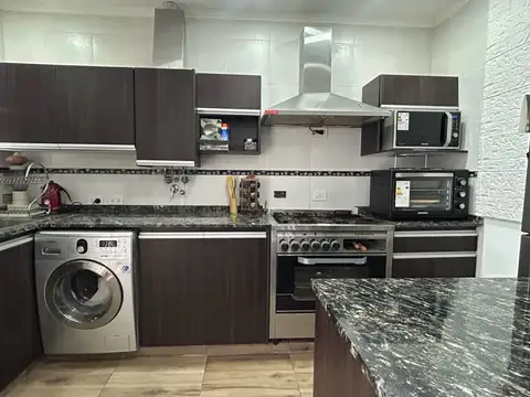 Casa Interna de 2 plantas, 3 dormitorios.