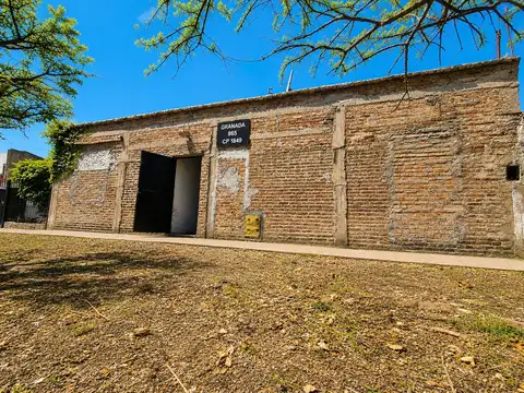 LOTE DE 360 M2 CON CONSTRUCCION EN CLAYPOLE