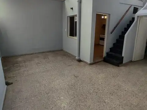 Depto Tipo Casa en Alquiler de 1 dormitorio