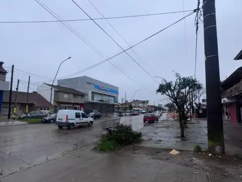 LOCAL Y GALPON EN ALQUILER COMERCIAL SOBRE AVENIDA