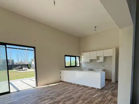 Casa 3 ambientes con 1 baño