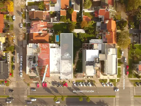 Local comercial con vivienda sobre Av. Constitucion