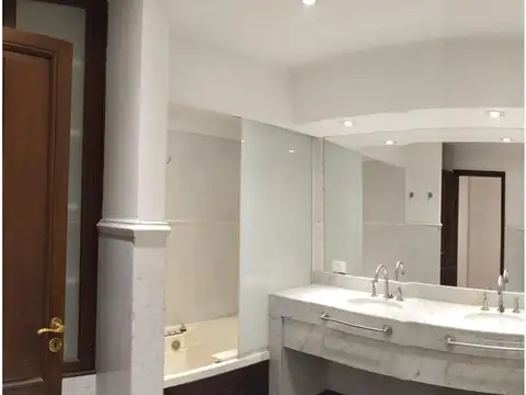 Venta de Hermosa y amplia Casa centrica! ¡RETASADA!