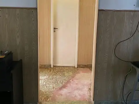 OPORTUNIDAD VENTA CASA 3 AMBIENTES CON COCHERA Y JARDIN ESCUCHA OFERTA