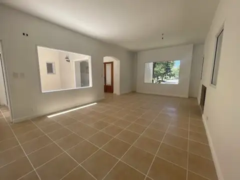 Casa 5 ambientes con 3 baños