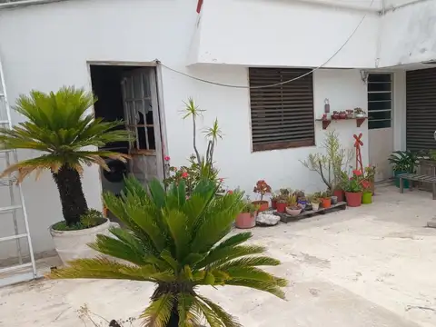 Depto Tipo Casa en Venta 40 años