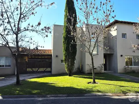 Casa en Alquiler sin muebles en Santa Catalina Villanueva