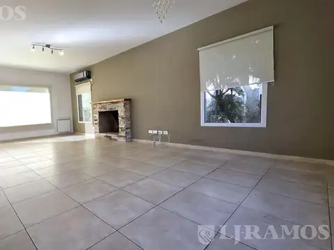 Casa 7 ambientes con 3 baños