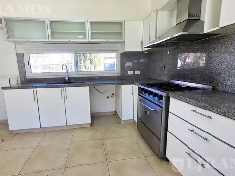 Casa en Alquiler al Este