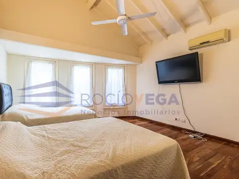 Casa en Venta con 2 cocheras