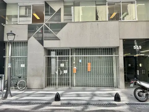 Increíble local a la calle con muy buen frente y oficinas en venta y alquiler, zona Centro.
