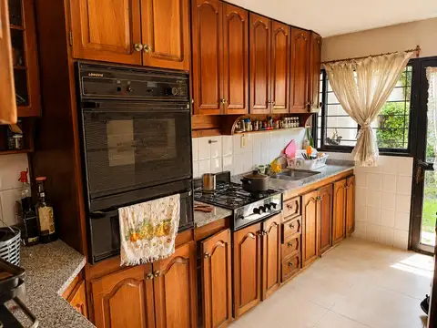 Casa 4 ambientes con 3 baños