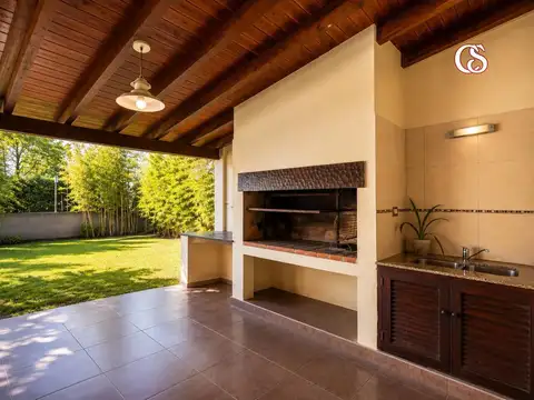 Casa en Venta con 4 cocheras