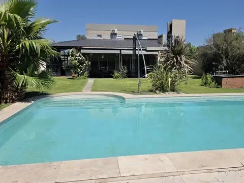 CASA EN CARCARAES | 2 DORMITORIOS | PILETA | VISTA AL LAGO | LOTE 1.400 M²