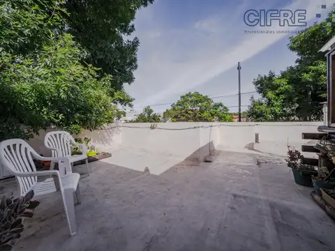 Casa - Villa Pueyrredón,  4 ambientes. patio, jardín, quincho, terraza , hermosa! lote 8,66x16,20