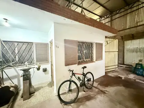 Galpon en Alquiler en Villa Santos Tesei, $ 1.800.000
