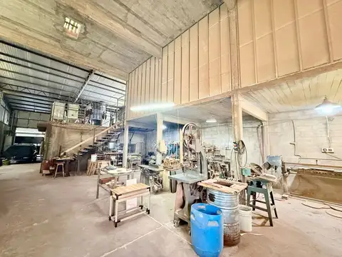 ALQUILER GALPON CON OFICINAS VILLA TESEI