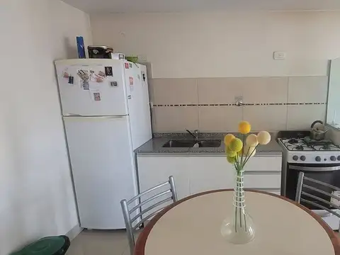 DEPARTAMENTO  C/BALCON LANUS ESTE. GIMNASIO/SUM