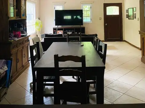 Casa 4 ambientes con 1 baño