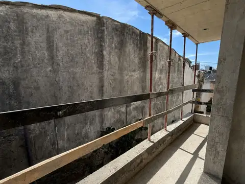 VENTA MONOAMBIENTE CON BALCON TRES CRUCES