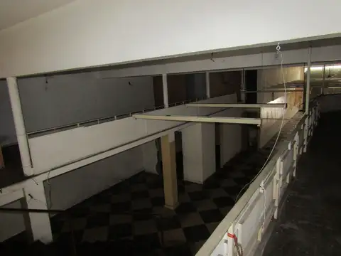 UNICO EN LA ZONA IDEAL INVERSION LOCAL 322 MTS 2 S/ AV DE MAYO A 50 METROS DE EST, V. ADELINA