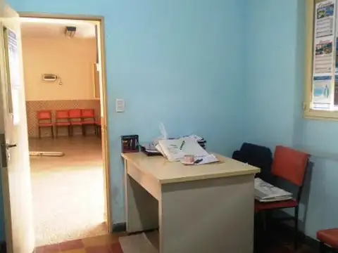 Casa 10 ambientes con 2 baños