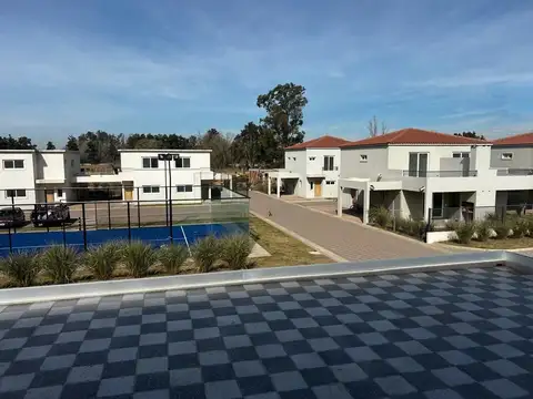 Casa Dúplex  en Alquiler en Chic Village, La Lonja, Pilar