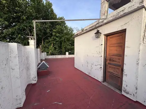 Venta casa 4 ambientes con local y cochera en Villa Lugano
