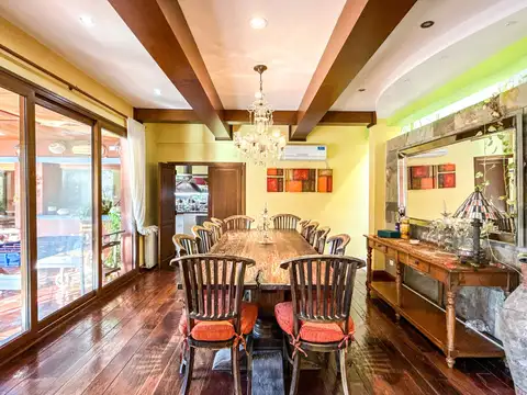Casa en Venta con 4 cocheras
