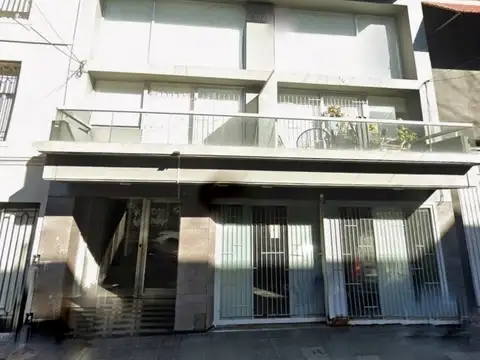 Gorriti al 3700 Palermo PH Triplex Al frente 90 m² 3 Plantas 2 ambientes grande. Suite. 2 Baños (completo y toilette) 2 Balcones. Terraza Propia con deck y parrilla. Lavadero. Cochera fija Cubierta. Súper luminoso