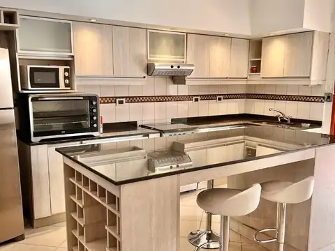 Casa 7 ambientes con 4 baños