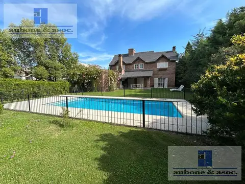 Casa 6 ambientes con 4 baños